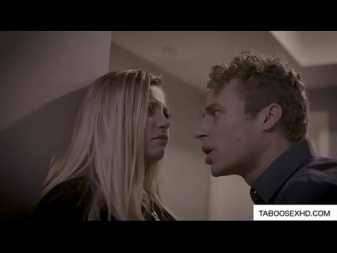 Gedwongen tot seks met haar geile leraar